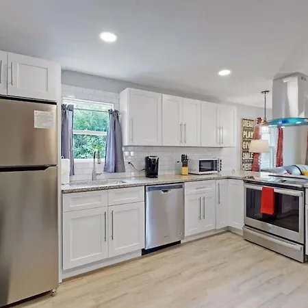 Southwest Charm Spacious Family Home Near Denver